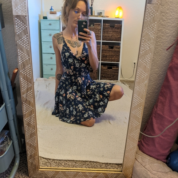 Floral open back dress - Picture 2 of 7